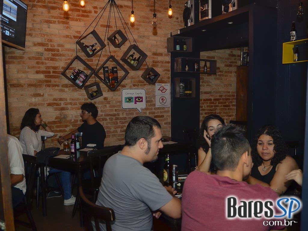 De Bruer ofereceu diversas opções de cervejas e petiscos no happy hour De Bruer ofereceu diversas opções de cervejas e petiscos no happy hour