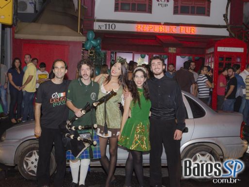 Banda Vih e Bubbles animaram a noite de sábado no Republic Pub - St. Patrick's Week