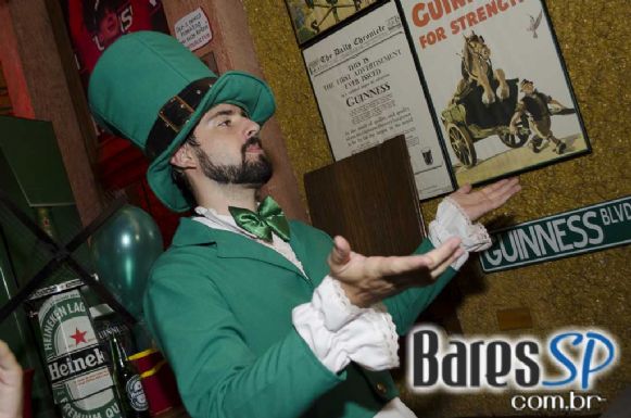 Sal Vincent e banda Insônica animaram a noite de sexta no Republic Pub - St. Patrick's Week