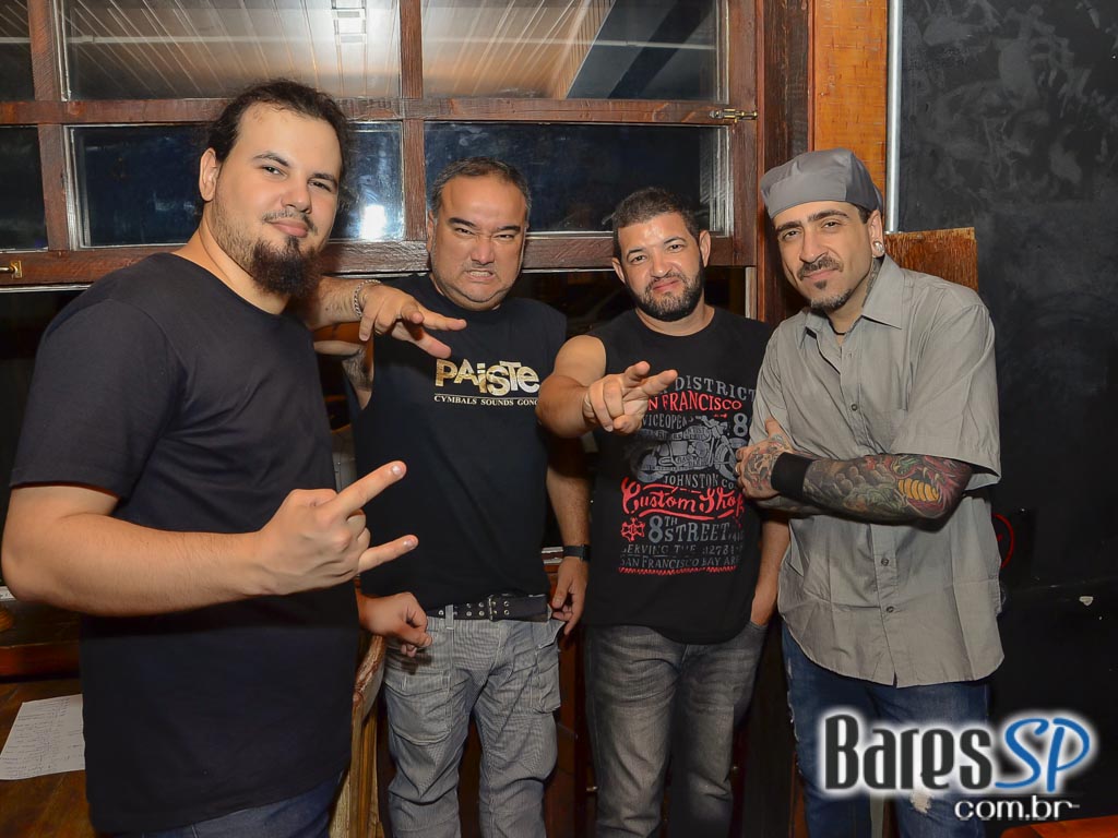 Banda In The Box comandou a noite de quinta do Gràcia Bar Banda In The Box comandou a noite de quinta do Gràcia Bar