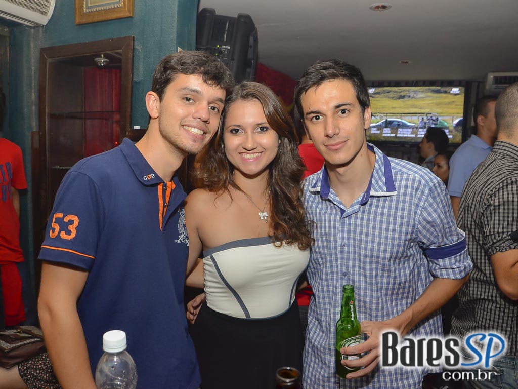 Festa Burlesca com muito rock animou a noite do Dunluce irish pub Festa Burlesca com muito rock animou a noite do Dunluce irish pub