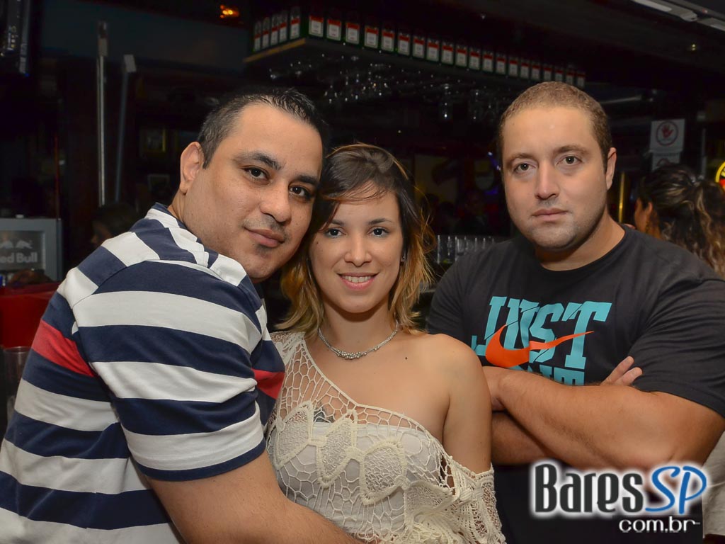 Festa Burlesca com muito rock animou a noite do Dunluce irish pub Festa Burlesca com muito rock animou a noite do Dunluce irish pub