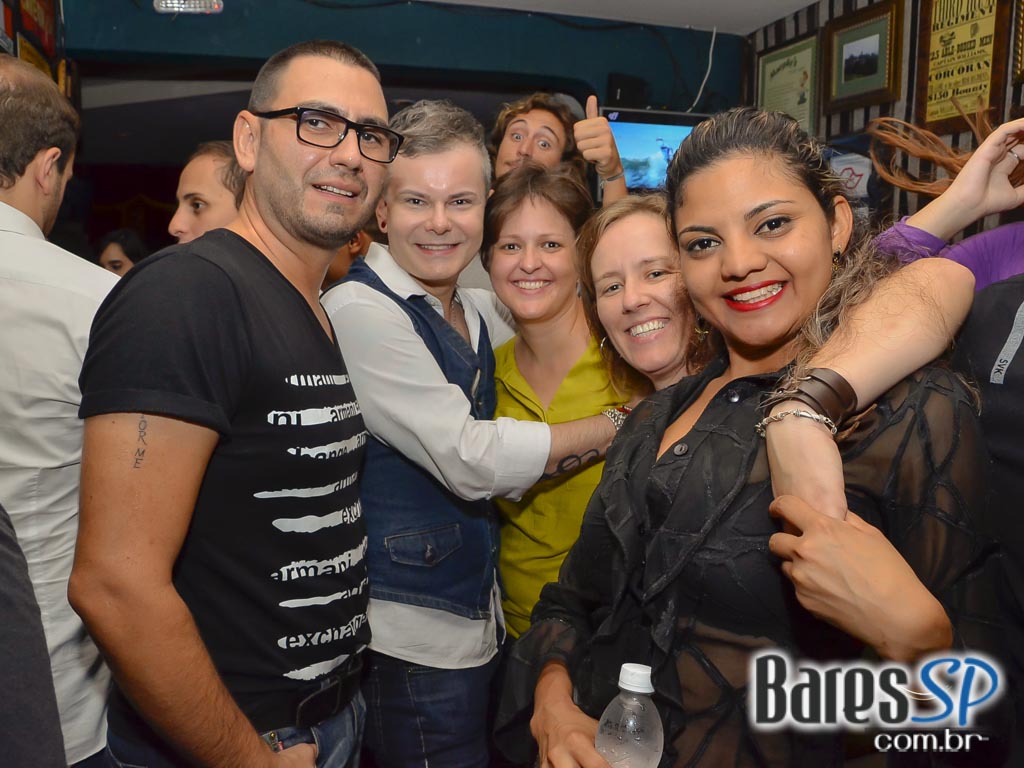 Festa Burlesca com muito rock animou a noite do Dunluce irish pub Festa Burlesca com muito rock animou a noite do Dunluce irish pub