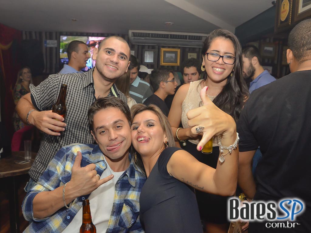 Festa Burlesca com muito rock animou a noite do Dunluce irish pub Festa Burlesca com muito rock animou a noite do Dunluce irish pub