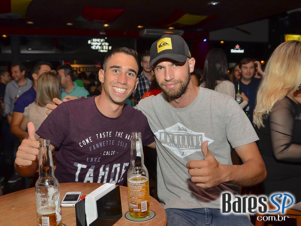 Banda Dr Clown agitou a noite de sábado no Hangover Pub Banda Dr Clown agitou a noite de sábado no Hangover Pub