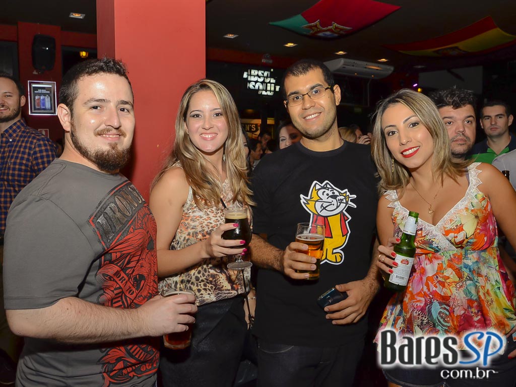 Banda Dr Clown agitou a noite de sábado no Hangover Pub Banda Dr Clown agitou a noite de sábado no Hangover Pub