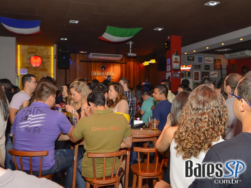 Banda Dr Clown agitou a noite de sábado no Hangover Pub Banda Dr Clown agitou a noite de sábado no Hangover Pub
