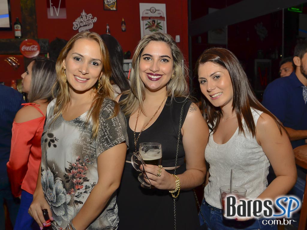 Banda Dr Clown agitou a noite de sábado no Hangover Pub Banda Dr Clown agitou a noite de sábado no Hangover Pub