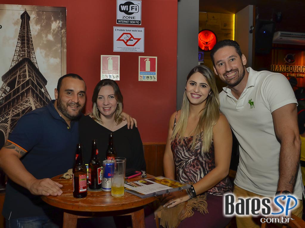 Banda Dr Clown agitou a noite de sábado no Hangover Pub Banda Dr Clown agitou a noite de sábado no Hangover Pub