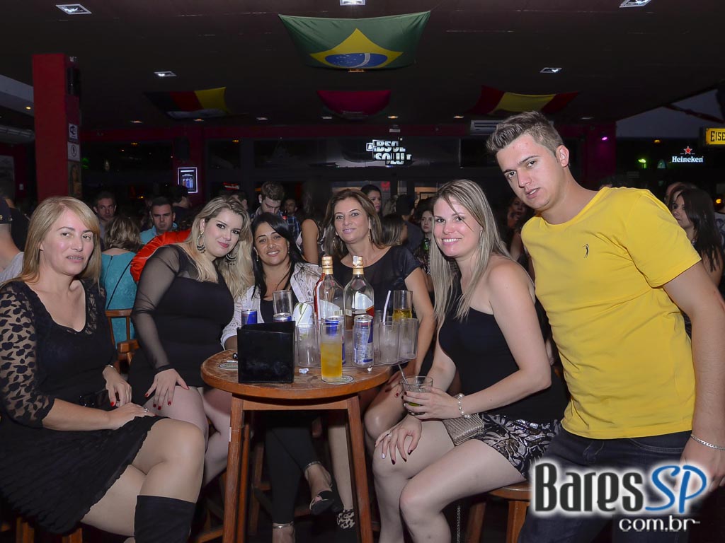 Banda Dr Clown agitou a noite de sábado no Hangover Pub Banda Dr Clown agitou a noite de sábado no Hangover Pub