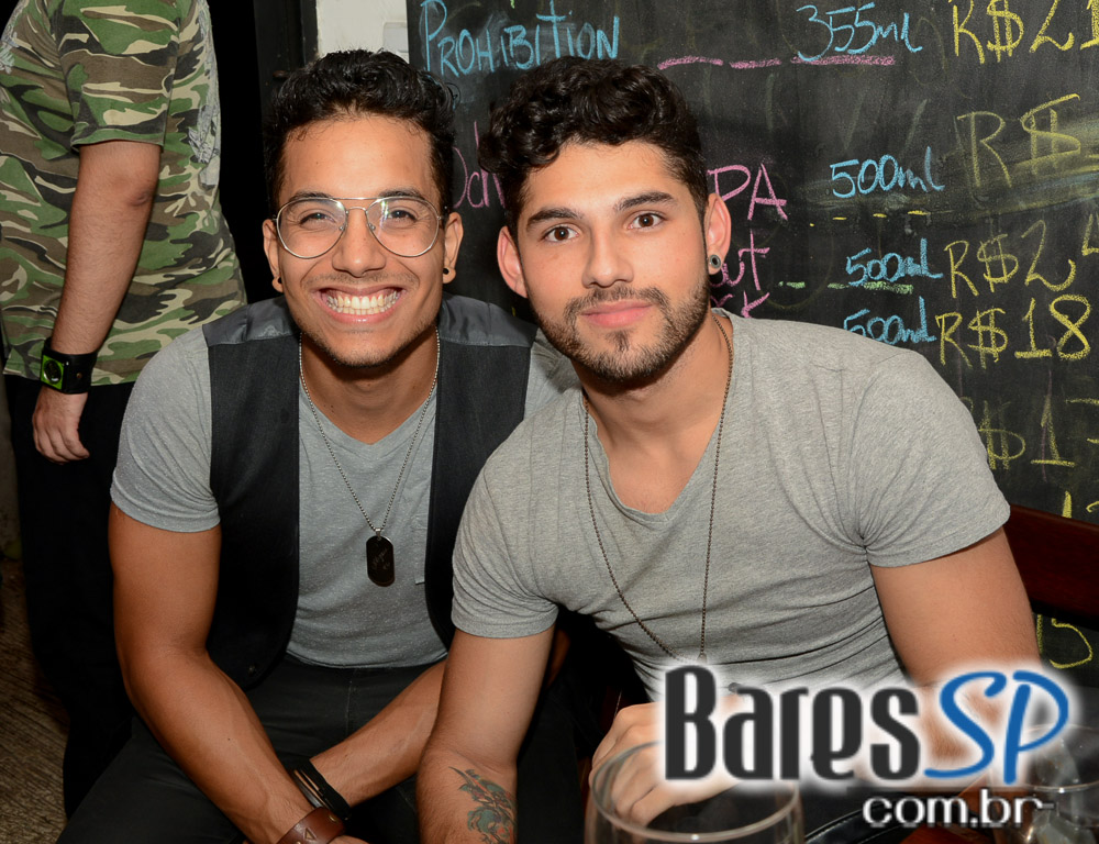 Kiss Cover se apresentou no Presley Pub e animou a noite de sexta Kiss Cover se apresentou no Presley Pub e animou a noite de sexta