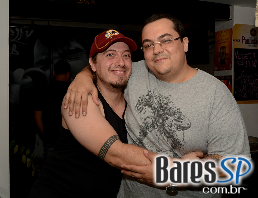 Kiss Cover se apresentou no Presley Pub e animou a noite de sexta Kiss Cover se apresentou no Presley Pub e animou a noite de sexta