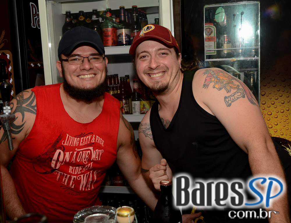 Kiss Cover se apresentou no Presley Pub e animou a noite de sexta Kiss Cover se apresentou no Presley Pub e animou a noite de sexta