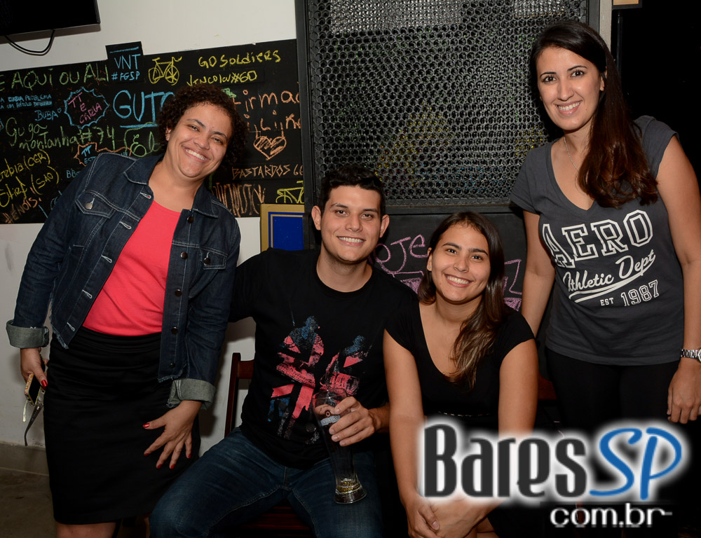 Kiss Cover se apresentou no Presley Pub e animou a noite de sexta Kiss Cover se apresentou no Presley Pub e animou a noite de sexta