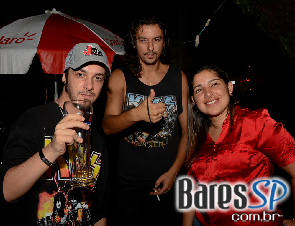 Kiss Cover se apresentou no Presley Pub e animou a noite de sexta Kiss Cover se apresentou no Presley Pub e animou a noite de sexta