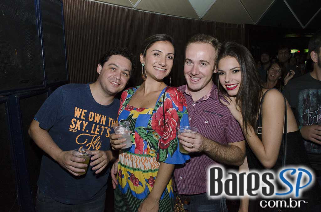 Banda Suricato se apresentou no palco do Cine Joia sábado Banda Suricato se apresentou no palco do Cine Joia sábado