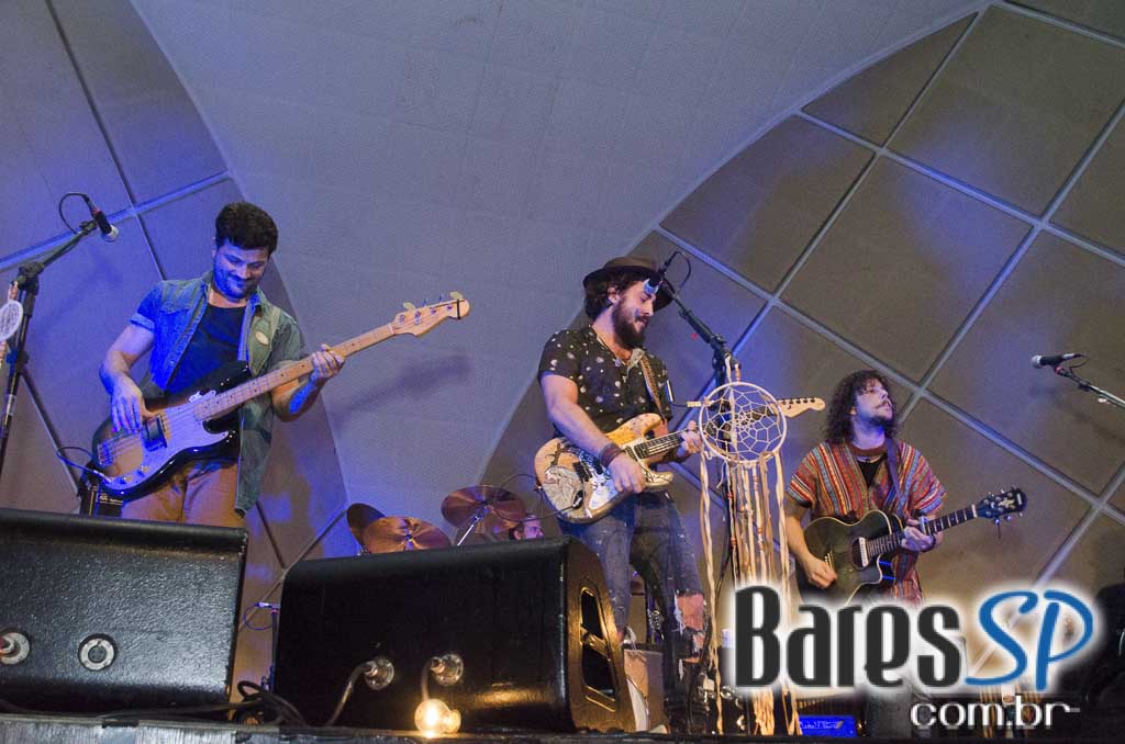 Banda Suricato se apresentou no palco do Cine Joia sábado Banda Suricato se apresentou no palco do Cine Joia sábado