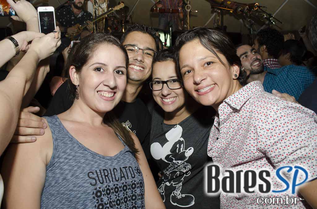 Banda Suricato se apresentou no palco do Cine Joia sábado Banda Suricato se apresentou no palco do Cine Joia sábado