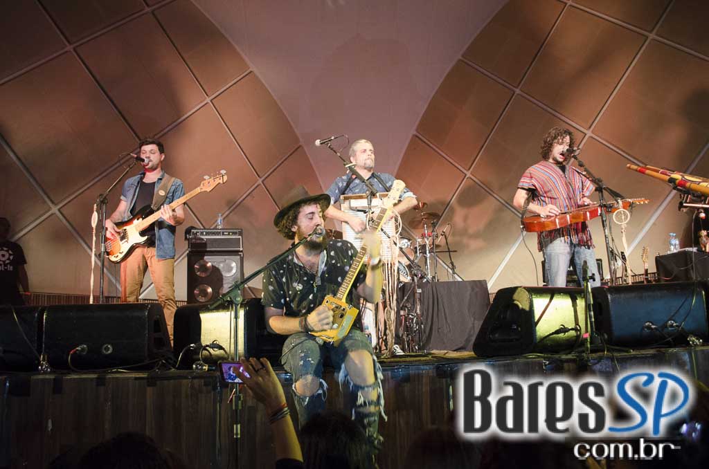 Banda Suricato se apresentou no palco do Cine Joia sábado Banda Suricato se apresentou no palco do Cine Joia sábado