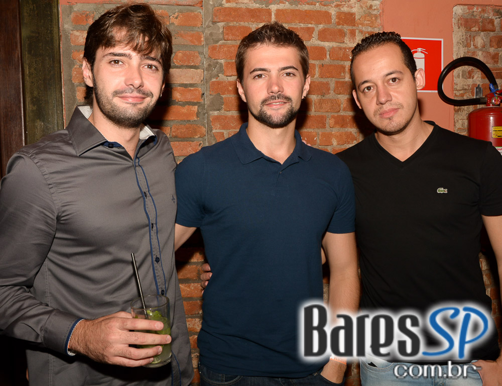 Festa Flash Back Friends com DJs convidados animaram a noite de sábado no Sr. Balthazar Festa Flash Back Friends com DJs convidados animaram a noite de sábado no Sr. Balthazar