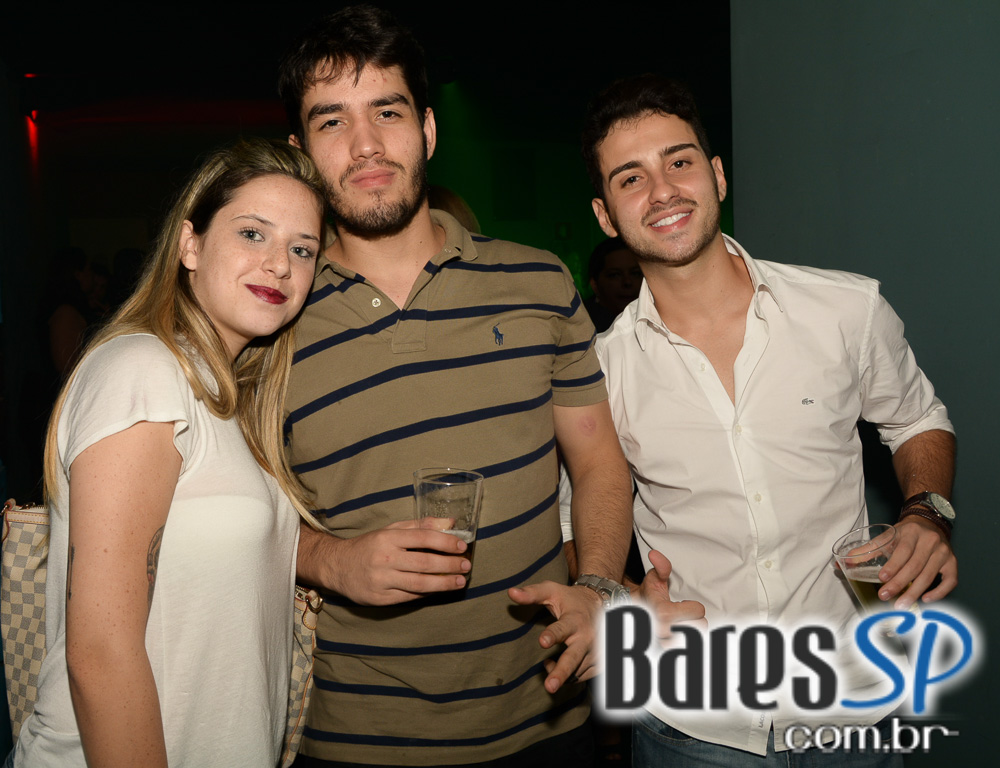 Festa Flash Back Friends com DJs convidados animaram a noite de sábado no Sr. Balthazar Festa Flash Back Friends com DJs convidados animaram a noite de sábado no Sr. Balthazar