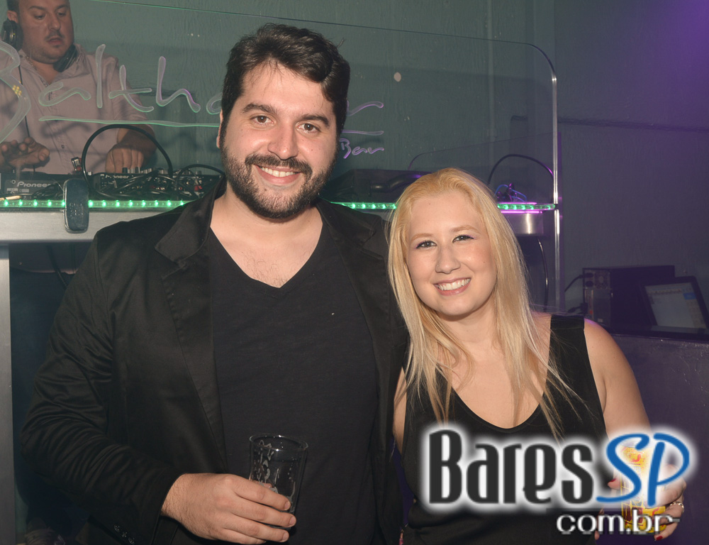 Festa Flash Back Friends com DJs convidados animaram a noite de sábado no Sr. Balthazar Festa Flash Back Friends com DJs convidados animaram a noite de sábado no Sr. Balthazar