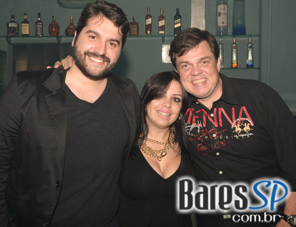 Festa Flash Back Friends com DJs convidados animaram a noite de sábado no Sr. Balthazar Festa Flash Back Friends com DJs convidados animaram a noite de sábado no Sr. Balthazar