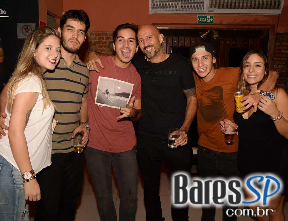 Festa Flash Back Friends com DJs convidados animaram a noite de sábado no Sr. Balthazar Festa Flash Back Friends com DJs convidados animaram a noite de sábado no Sr. Balthazar