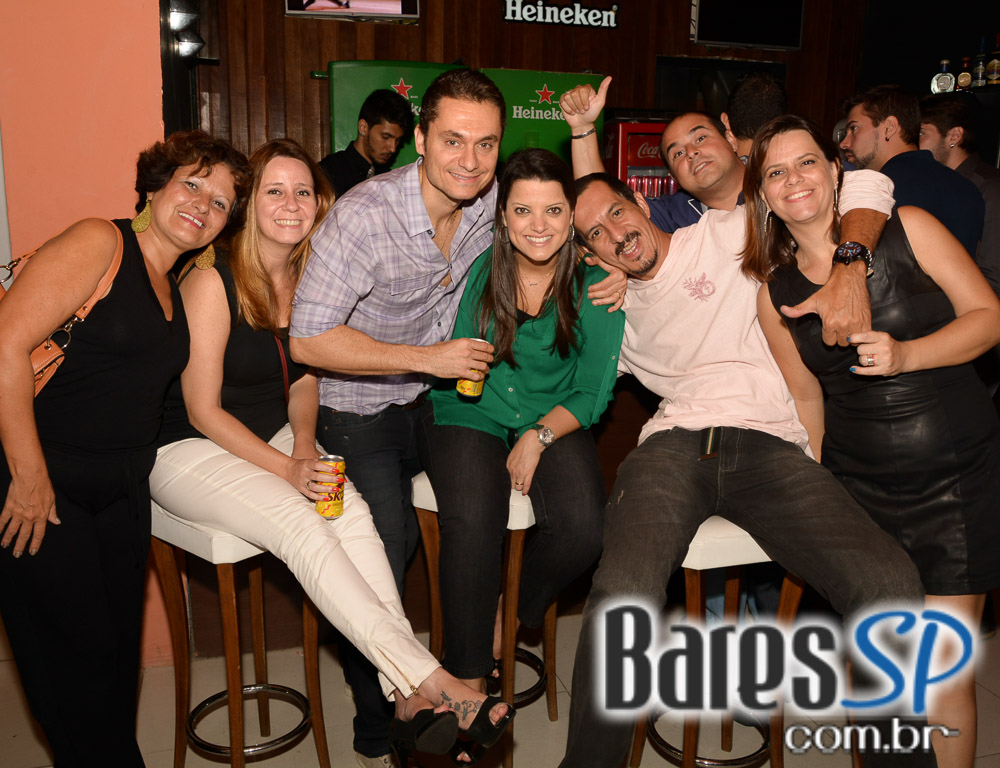 Festa Flash Back Friends com DJs convidados animaram a noite de sábado no Sr. Balthazar Festa Flash Back Friends com DJs convidados animaram a noite de sábado no Sr. Balthazar