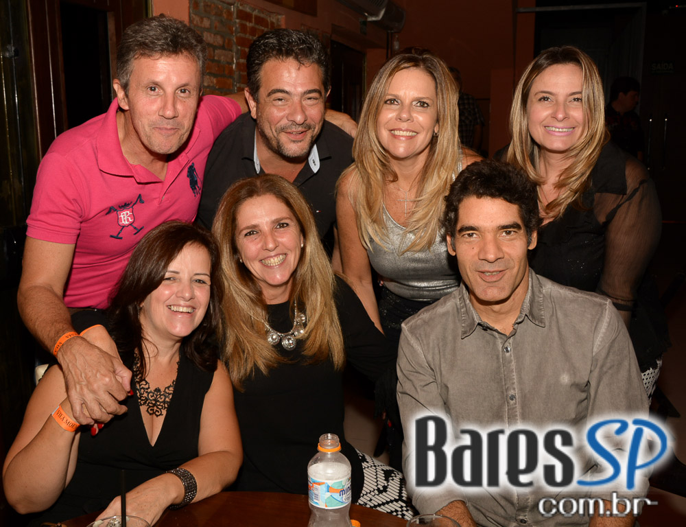 Festa Flash Back Friends com DJs convidados animaram a noite de sábado no Sr. Balthazar Festa Flash Back Friends com DJs convidados animaram a noite de sábado no Sr. Balthazar