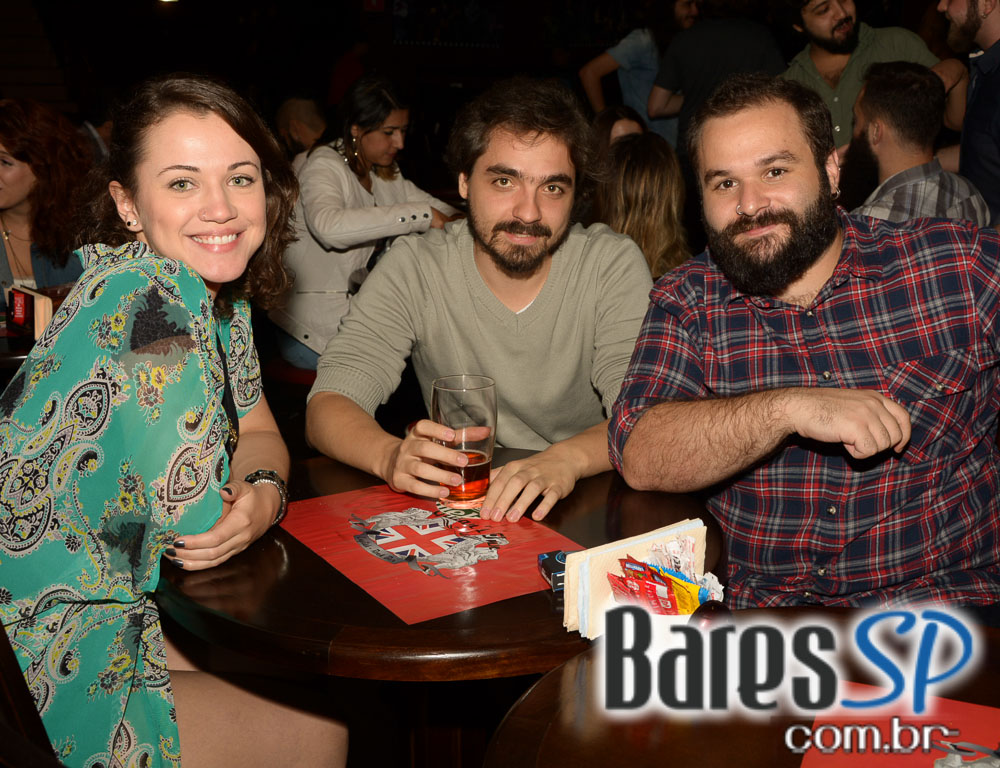 Bandas Monteventura e The Gramophones comandaram a noite com o melhor do rock brasileiro no Gillans Inn Bandas Monteventura e The Gramophones comandaram a noite com o melhor do rock brasileiro no Gillans Inn