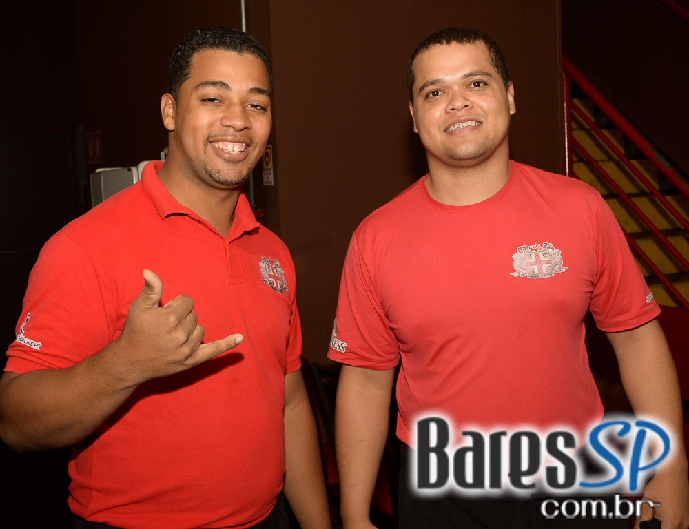 Bandas Monteventura e The Gramophones comandaram a noite com o melhor do rock brasileiro no Gillans Inn Bandas Monteventura e The Gramophones comandaram a noite com o melhor do rock brasileiro no Gillans Inn