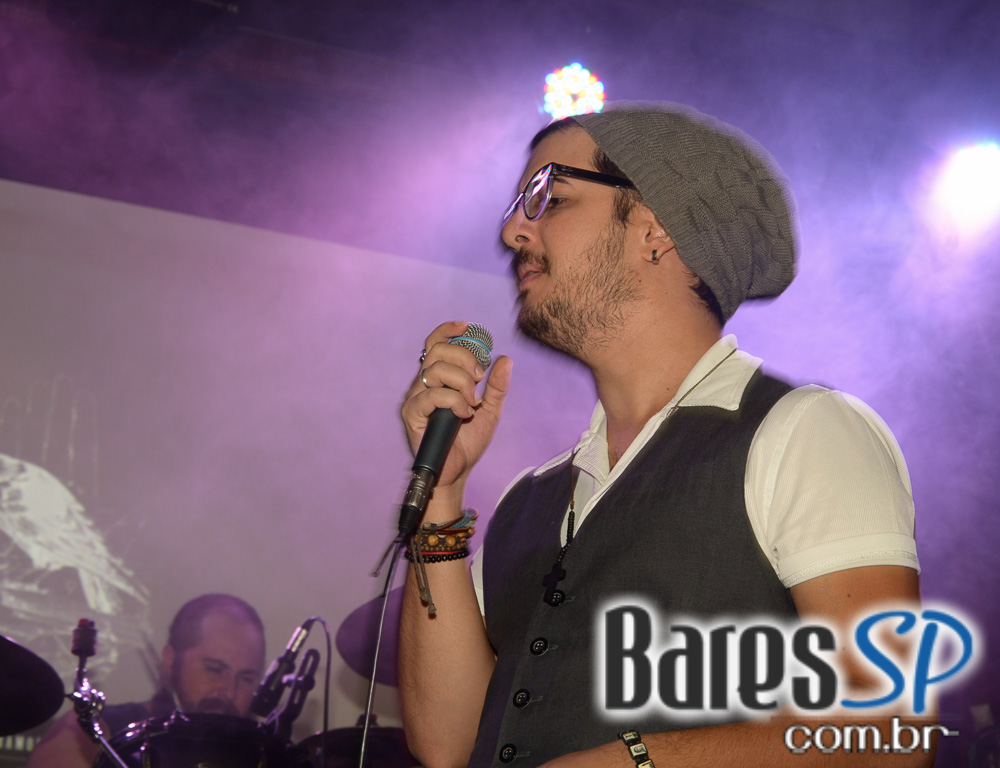 Bandas Monteventura e The Gramophones comandaram a noite com o melhor do rock brasileiro no Gillans Inn Bandas Monteventura e The Gramophones comandaram a noite com o melhor do rock brasileiro no Gillans Inn