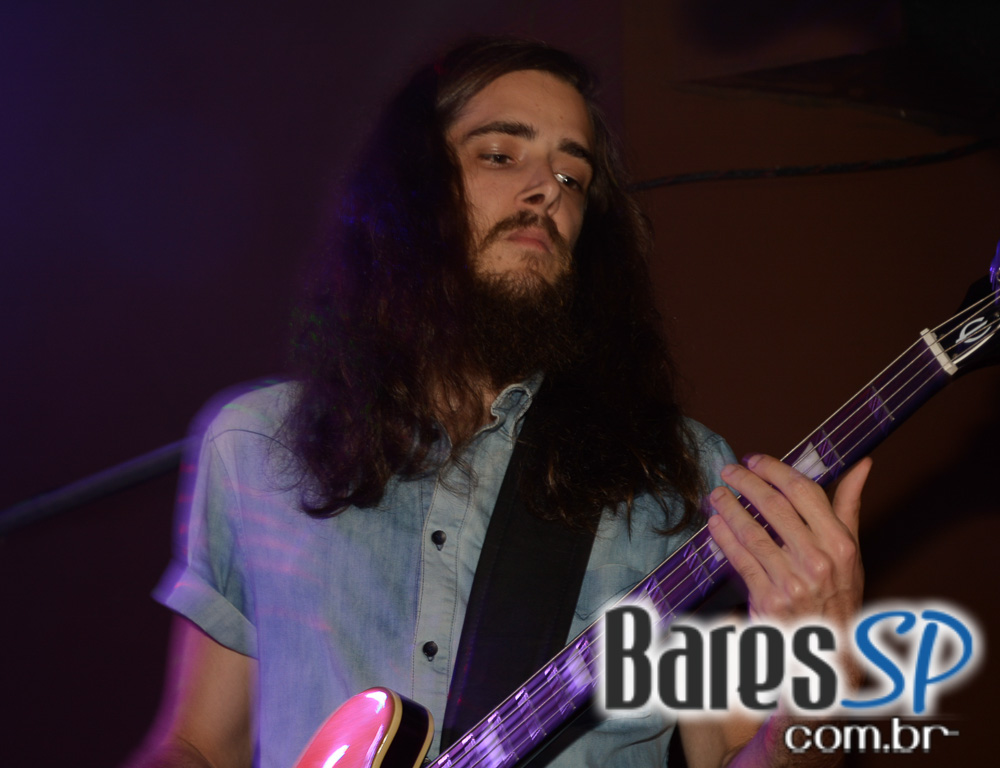 Bandas Monteventura e The Gramophones comandaram a noite com o melhor do rock brasileiro no Gillans Inn Bandas Monteventura e The Gramophones comandaram a noite com o melhor do rock brasileiro no Gillans Inn