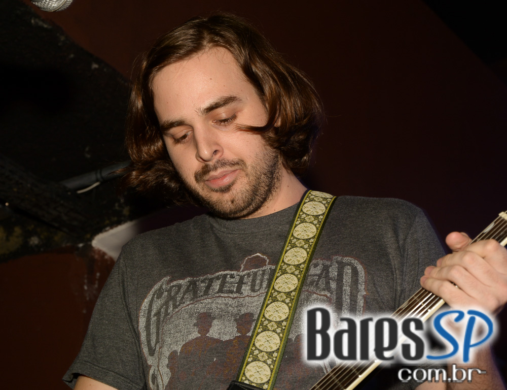 Bandas Monteventura e The Gramophones comandaram a noite com o melhor do rock brasileiro no Gillans Inn Bandas Monteventura e The Gramophones comandaram a noite com o melhor do rock brasileiro no Gillans Inn