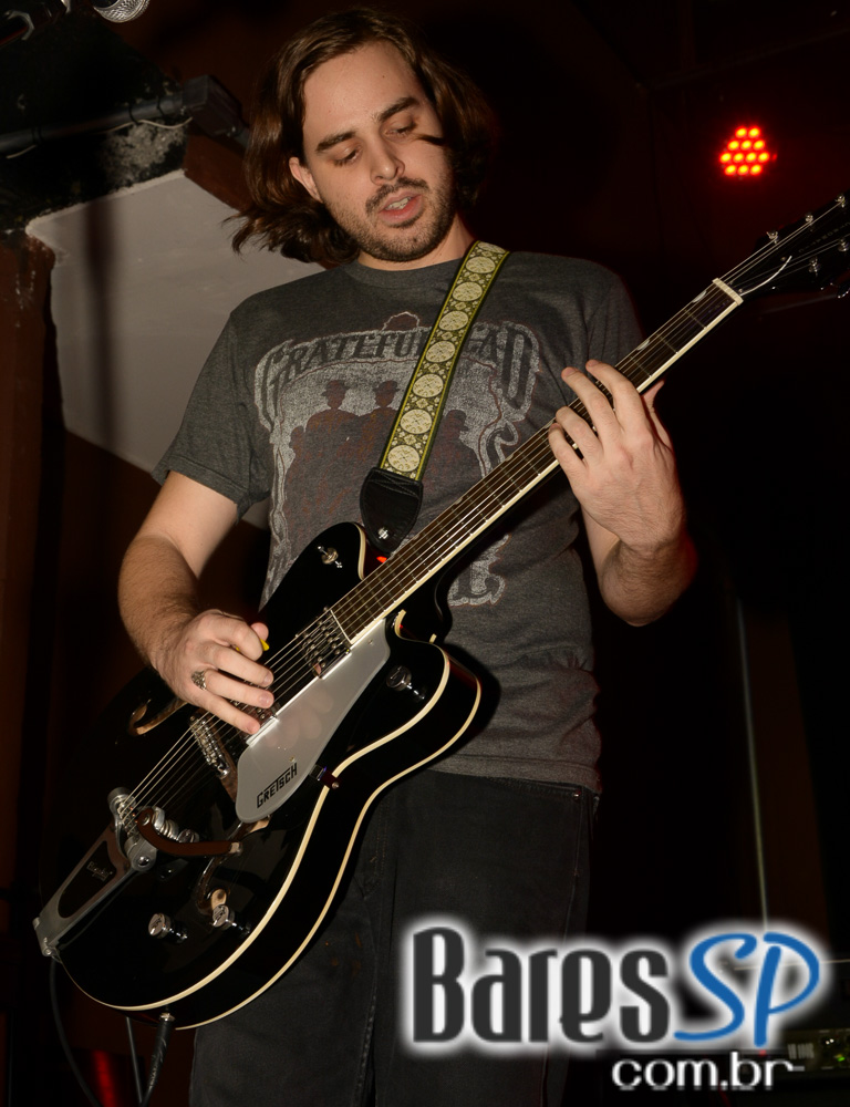 Bandas Monteventura e The Gramophones comandaram a noite com o melhor do rock brasileiro no Gillans Inn Bandas Monteventura e The Gramophones comandaram a noite com o melhor do rock brasileiro no Gillans Inn