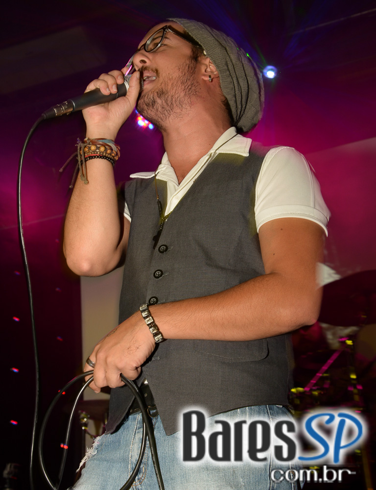 Bandas Monteventura e The Gramophones comandaram a noite com o melhor do rock brasileiro no Gillans Inn Bandas Monteventura e The Gramophones comandaram a noite com o melhor do rock brasileiro no Gillans Inn