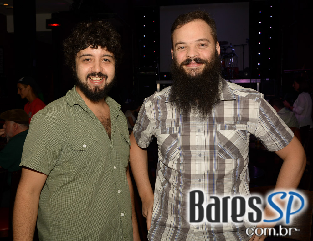 Bandas Monteventura e The Gramophones comandaram a noite com o melhor do rock brasileiro no Gillans Inn Bandas Monteventura e The Gramophones comandaram a noite com o melhor do rock brasileiro no Gillans Inn