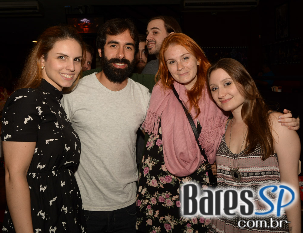 Bandas Monteventura e The Gramophones comandaram a noite com o melhor do rock brasileiro no Gillans Inn Bandas Monteventura e The Gramophones comandaram a noite com o melhor do rock brasileiro no Gillans Inn