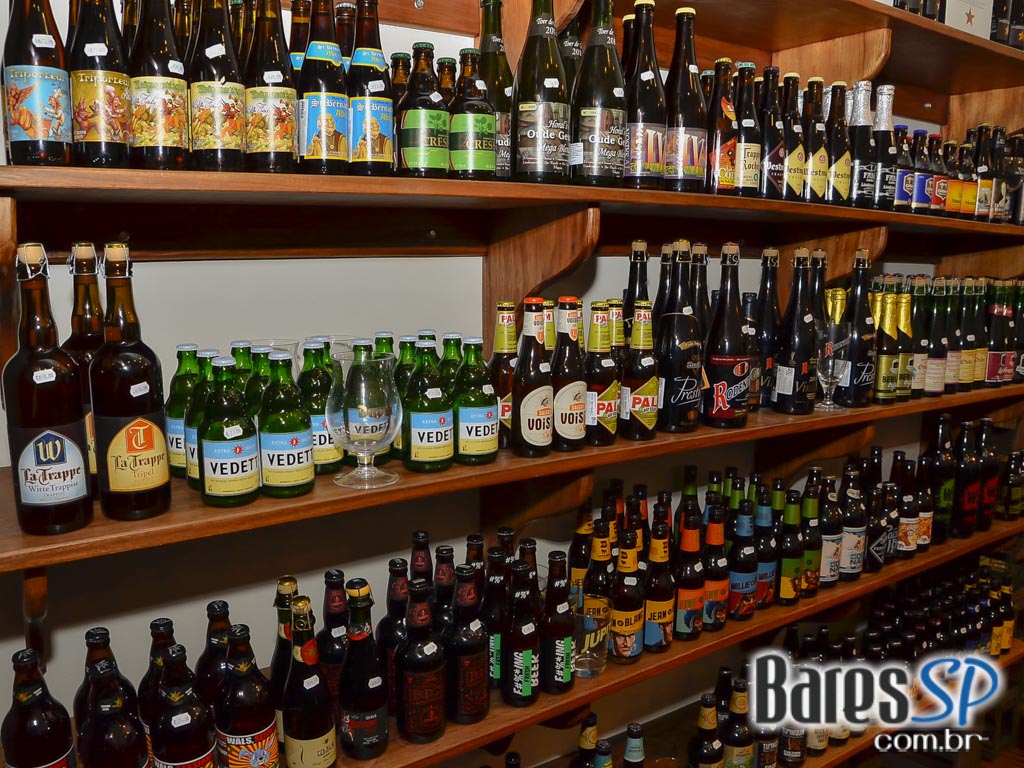 Happy Hour descontraído e animado com degustação de cerveja no Let´s Beer Happy Hour descontraído e animado com degustação de cerveja no Let´s Beer