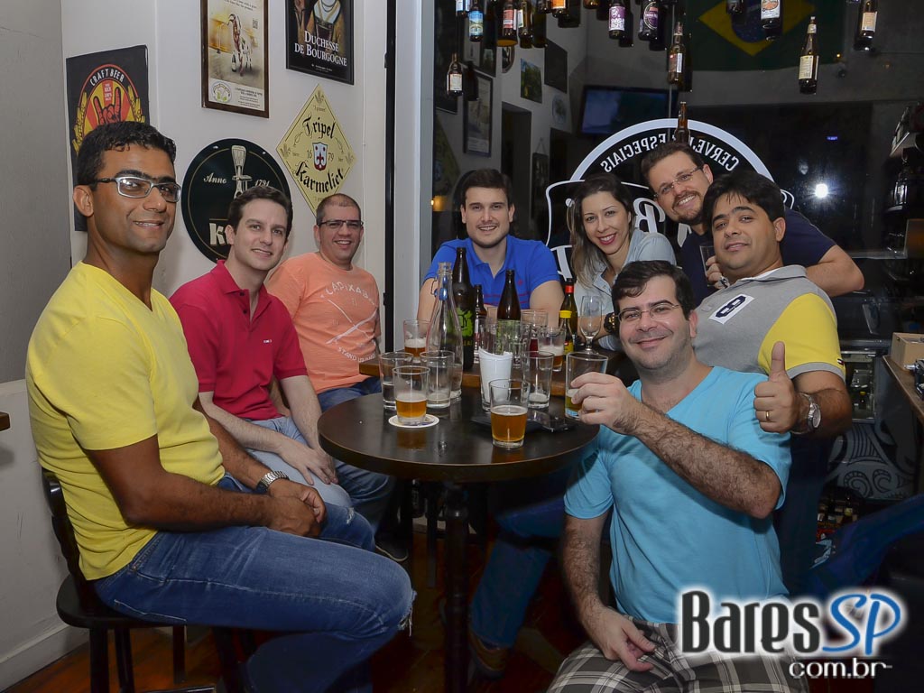 Happy Hour descontraído e animado com degustação de cerveja no Let´s Beer Happy Hour descontraído e animado com degustação de cerveja no Let´s Beer