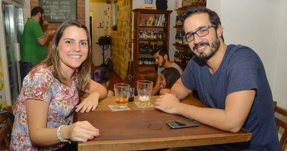 Happy Hour descontraído e animado com degustação de cerveja no Let´s Beer Happy Hour descontraído e animado com degustação de cerveja no Let´s Beer