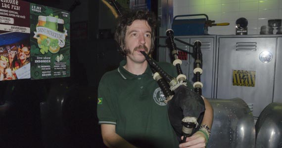 Banda Cowbell se apresentou ao vivo no Jet Lag Pub neste sábado