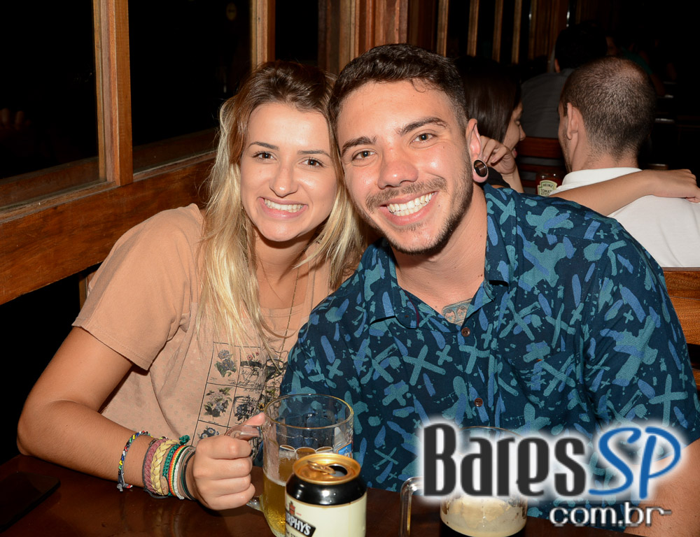 Cantor Tiago tocou muito Rock'n Roll e animou a sexta no Old Town Cantor Tiago tocou muito Rock'n Roll e animou a sexta no Old Town