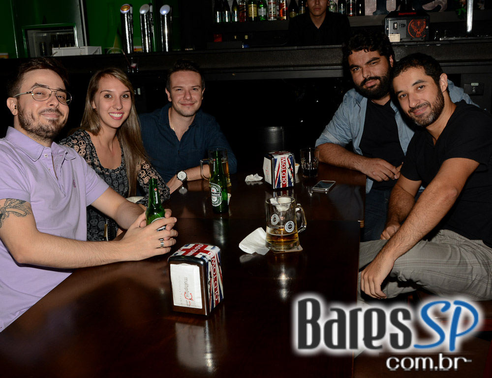 Cantor Tiago tocou muito Rock'n Roll e animou a sexta no Old Town Cantor Tiago tocou muito Rock'n Roll e animou a sexta no Old Town