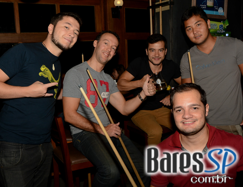 Cantor Tiago tocou muito Rock'n Roll e animou a sexta no Old Town Cantor Tiago tocou muito Rock'n Roll e animou a sexta no Old Town