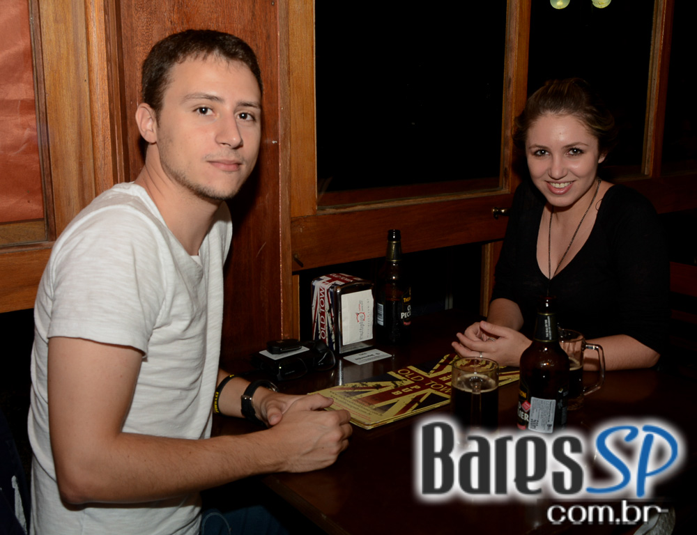 Cantor Tiago tocou muito Rock'n Roll e animou a sexta no Old Town Cantor Tiago tocou muito Rock'n Roll e animou a sexta no Old Town