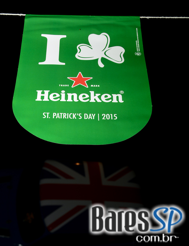 Cantor Tiago tocou muito Rock'n Roll e animou a sexta no Old Town Cantor Tiago tocou muito Rock'n Roll e animou a sexta no Old Town