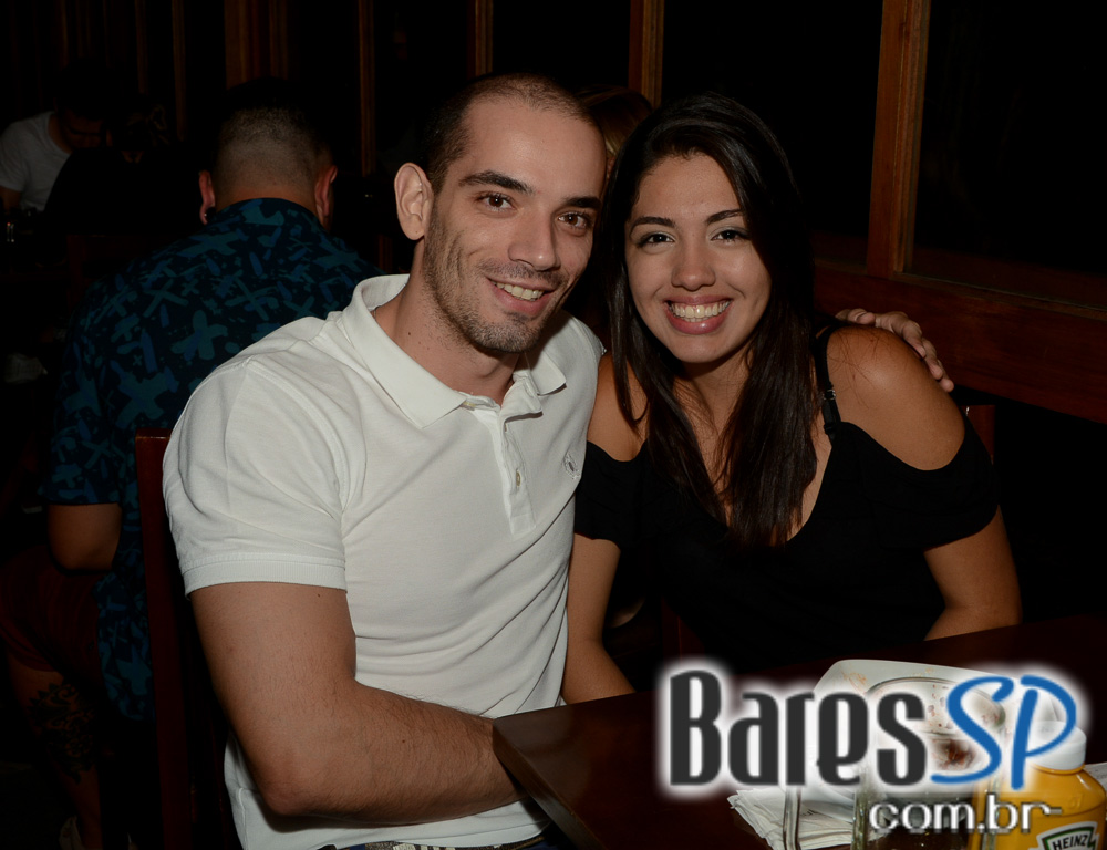 Cantor Tiago tocou muito Rock'n Roll e animou a sexta no Old Town Cantor Tiago tocou muito Rock'n Roll e animou a sexta no Old Town