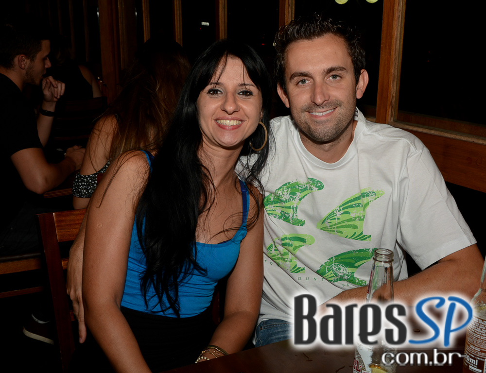 Cantor Tiago tocou muito Rock'n Roll e animou a sexta no Old Town Cantor Tiago tocou muito Rock'n Roll e animou a sexta no Old Town